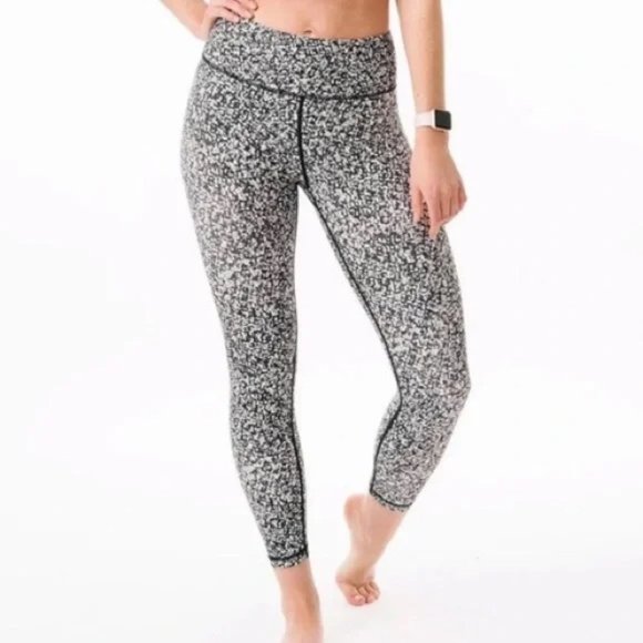 Zyia Black White Mosaic Soft n Snug Mid Rise 7/8 Length Leggings 4 - Picture 1 of 7